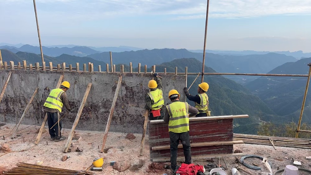 筑路修橋后，群山闊然時 ——劍閣縣下寺至利州區(qū)月壩公路項目（三個石至硝洞埡段）高質(zhì)量建設(shè)側(cè)記